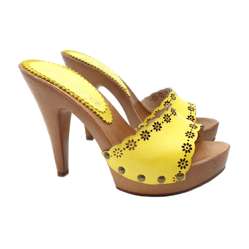 SEXY CLOGS WITH YELLOW LASERATED FLOWERS AND HIGH HEEL